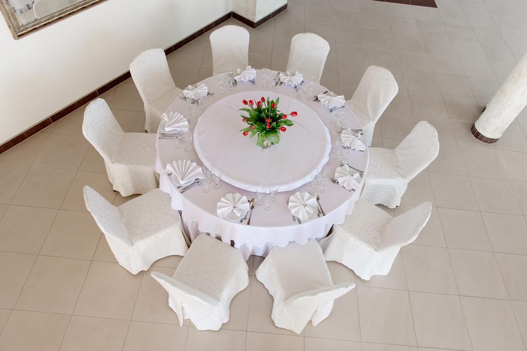 Hotel & Restauracja Okraglak Chęciny Екстериор снимка