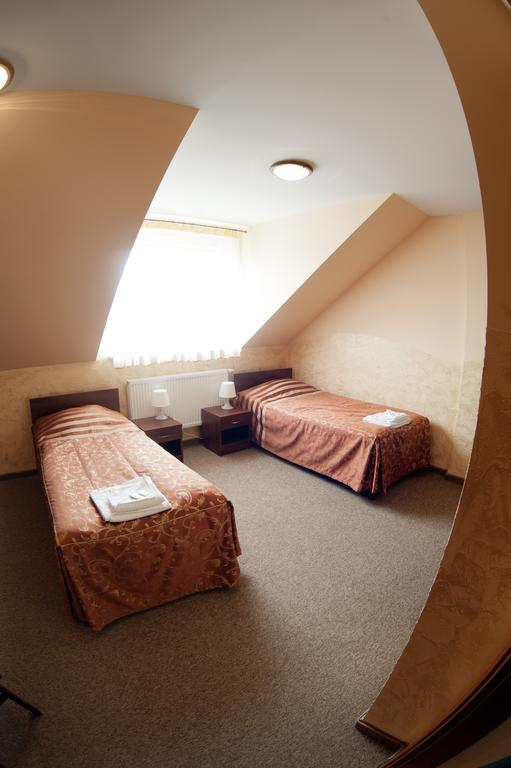 Hotel & Restauracja Okraglak Chęciny Стая снимка