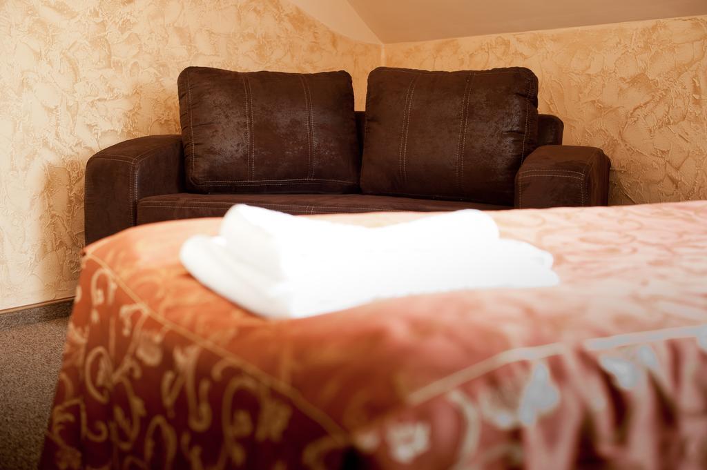 Hotel & Restauracja Okraglak Chęciny Стая снимка