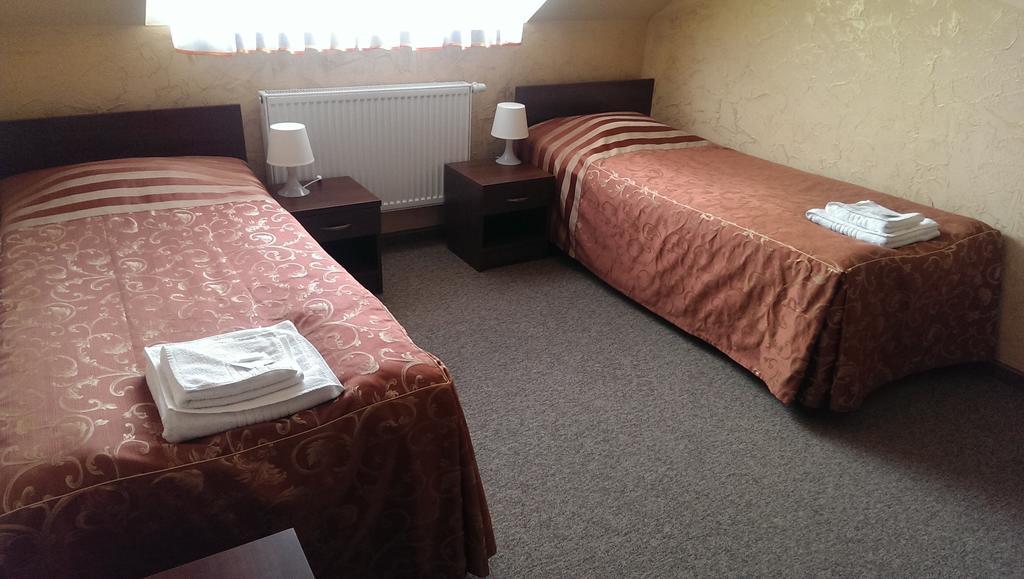 Hotel & Restauracja Okraglak Chęciny Стая снимка