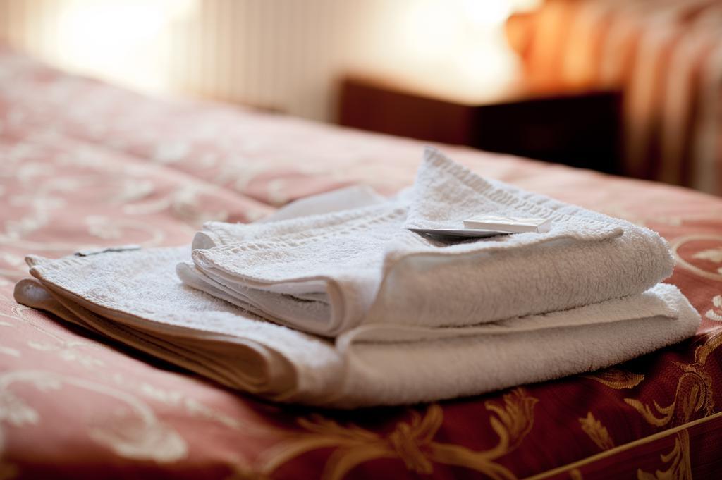 Hotel & Restauracja Okraglak Chęciny Стая снимка