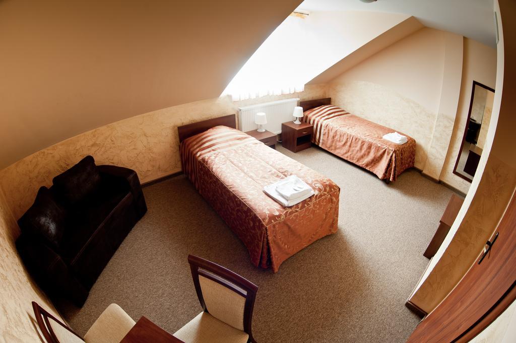 Hotel & Restauracja Okraglak Chęciny Стая снимка